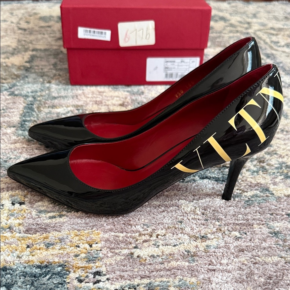 Valentino Garavani Black and White Patent Leather Heels - Picture 3 of 11